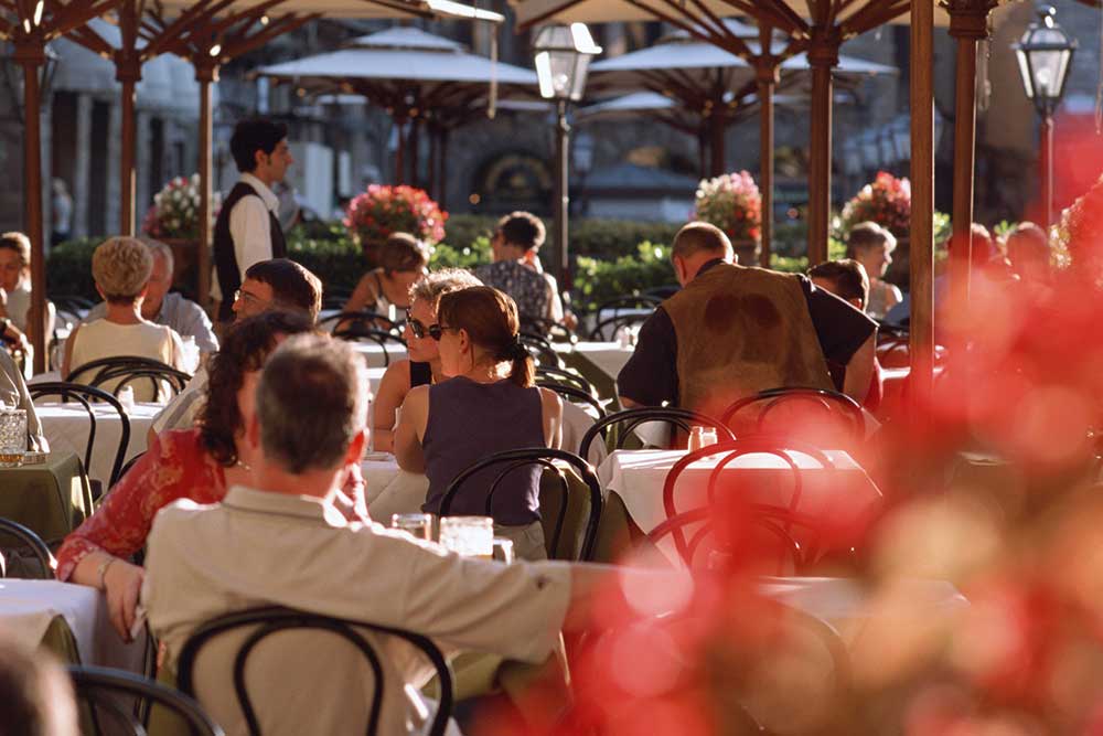 外食の機会は増える一方ですね