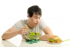 普通に食べていても…